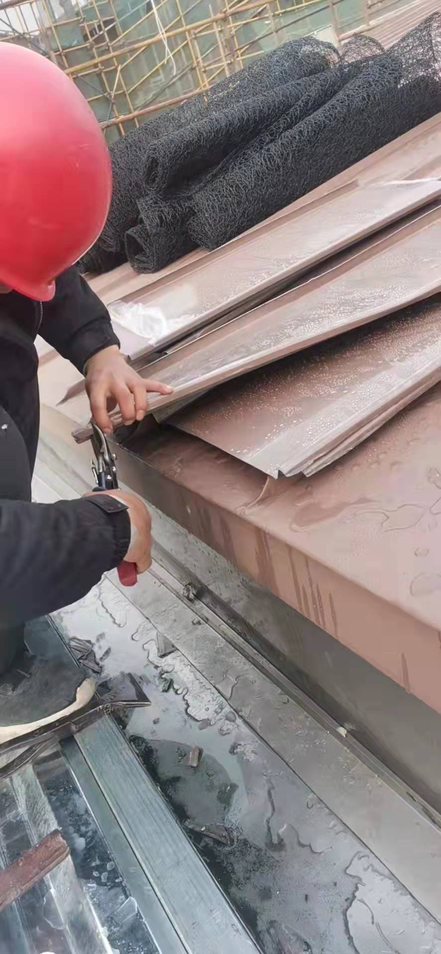 揚州灣頭小鎮咖啡色鈦鋅板屋麵係統
